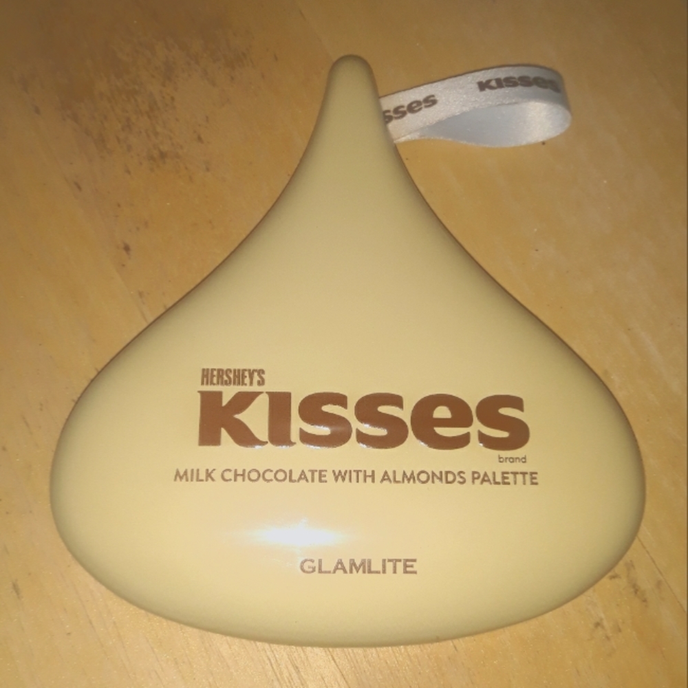 Glamlite x Hershey's Kisses Milk Chocolate with Almonds Palette